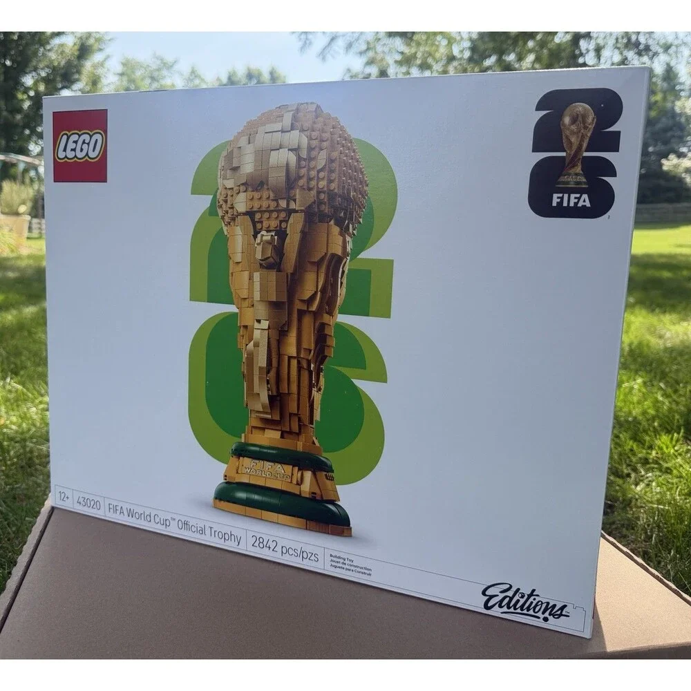 LEGO FIFA World Cup Official Trophy Building Set w/ World Cup 2026 Minifig 43020